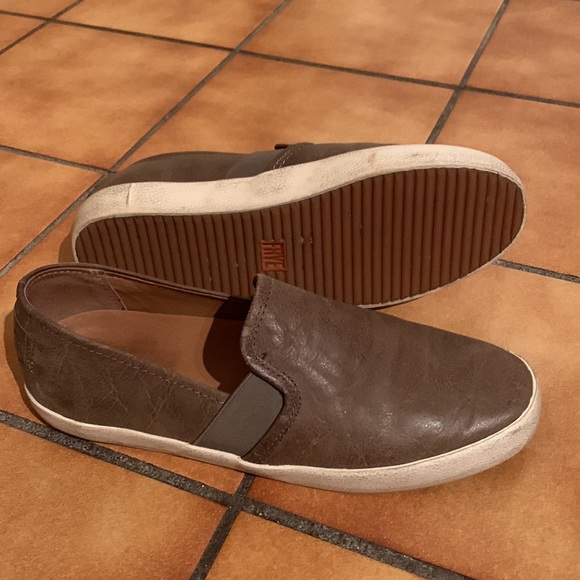 Frye leather slip on sneakers. Size 8 - Picture 2 of 8